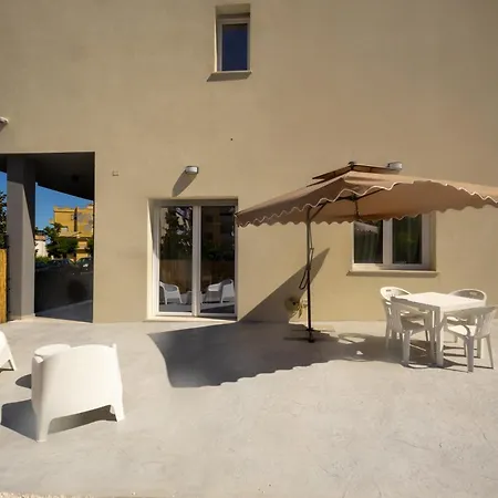 Garden Lounge